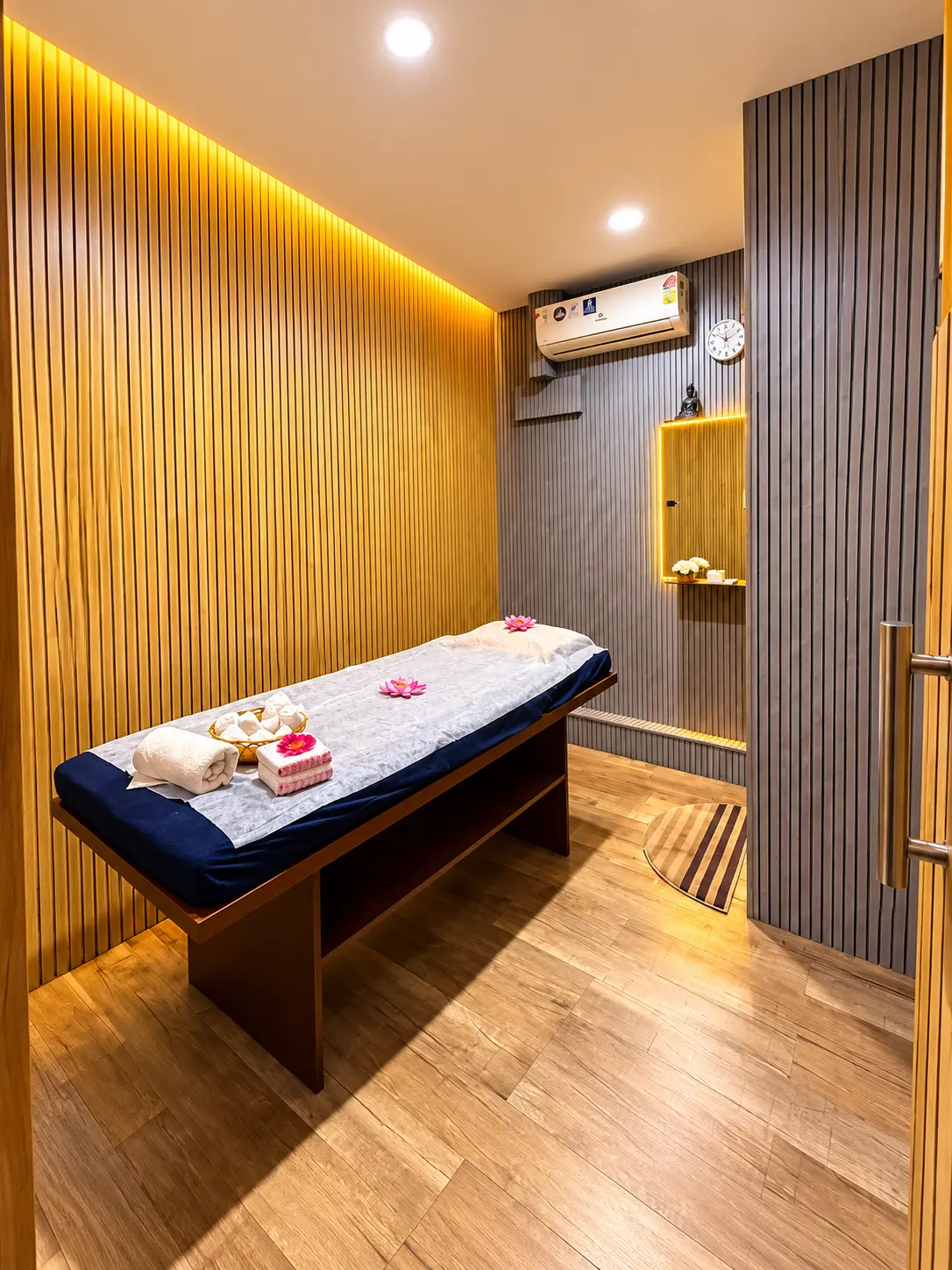 Lomi Lomi Massage at Oasis Spa Mulund